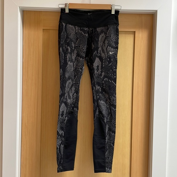 Nike snake skin pattern dri-fit legging - Picture 1 of 6